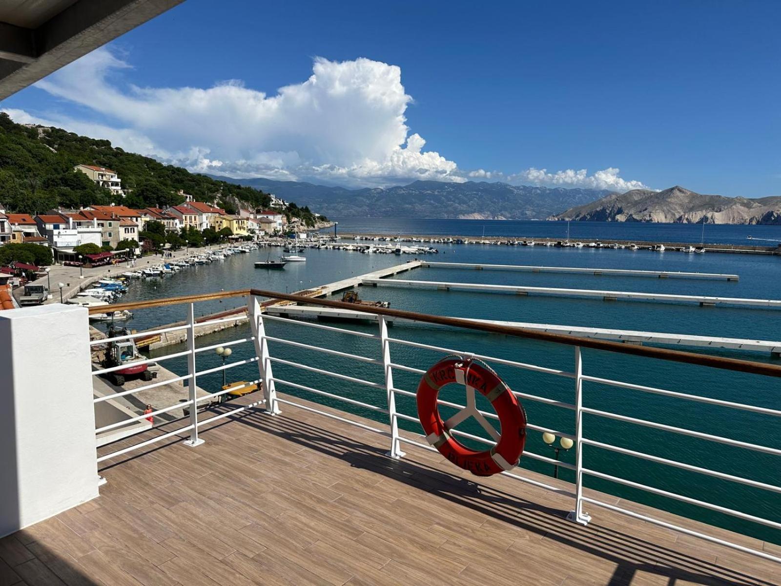 Apartments Lighthouse Baska  Bagian luar foto